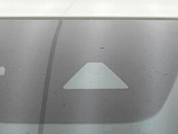 【スマートブレーキサポート】走行中に前方の車両等を認識し、衝突しそうな時は警報とブレーキで衝突回避と被害軽減をアシスト。より安全にドライブをお楽しみいただけます。