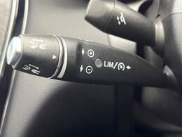 ●レーダークルーズコントロール：前の車との車間距離を一定にとりつつ、一定速度で自動走行してくれる次世代のクルーズコントロール！主に高速道路や自動車専用道路で使用する便利な機能です！
