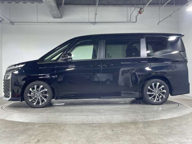 【左】当社基準による調査の結果、修復歴車と判断された車両は一部店舗を除き、販売を行なっておりません。万一、納車時に修復歴があった場合にはご契約の解除等に応じます。