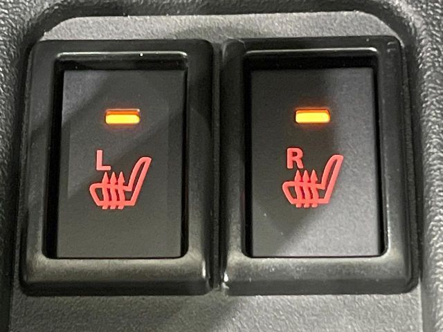 【シートヒーター】寒い日に重宝するシートヒーター！エアコンより早く温まってくれるので寒がりの人も安心ですね♪エアコンの温風は乾燥するから苦手、という方にもをおすすめです。