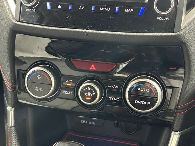【オートエアコン】車内温度を感知して自動で温度調整をしてくれるのでいつでも快適な車内空間を創り上げます！