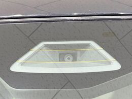 【スズキ　セーフティサポート】走行中に前方の車両等を認識し、衝突しそうな時は警報とブレーキで衝突回避と被害軽減をアシスト。より安全にドライブをお楽しみいただけます。