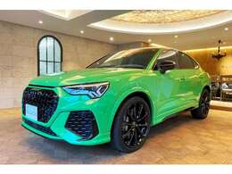 Q3の最上位に君臨する「RS Q3スポーツバック」。控えめな外観だった初代と比べると、この2代目は明らかに押しの強い仕様になっています。