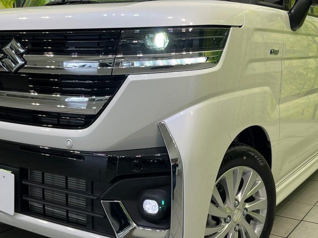 【LEDヘッドライト】悪天候や夜間走行時も良好な視界を確保し安心して運転できる高輝度LEDヘッドライトを装備！点灯速度が早く、消費電力も抑えられています。
