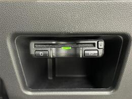 【ETC】有料道路を利用する際に料金所で停止することなく通過できる、ETC車載器（ノンストップ自動料金収受システム機器）が装備されています。セットアップを行うことで利用可能になります。