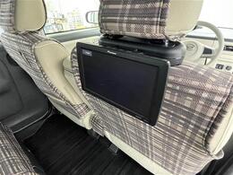 【グローブボックス】車検証ケースや、日頃使う小物類の収納に便利ですね！