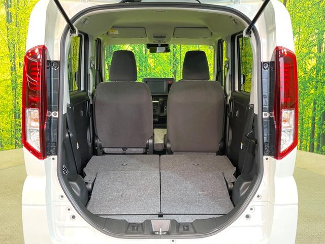 後席を格納すると、これだけの広さが！シーンに合わせたシートアレンジで、大きな荷物も積むことが出来ます♪
