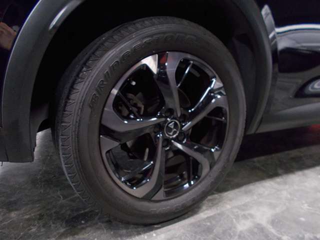 純正オプション18インチアルミ　ブリジストンタイヤ7分山あります！