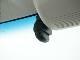 ◆ドライブレコーダー◆映像・音声などを記録する自動車用の装置です。　もしもの事故の際の記録はもちろん、旅行の際の思い出としてドライブの映像を楽しむことができます。