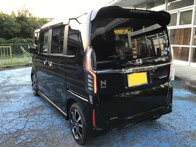 エアロバンパー　サイドステップ　ルーフスポイラー付でカッコいい！