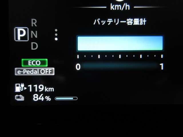 バッテリーは12セグメント残っております☆84％で119kmは、ECOモードON・エアコンOFFの数値です。電費等で変化致しますので、おおよその参考になさって下さい♪