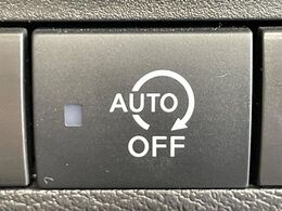 【アイドリングストップ】赤信号や渋滞で停車した際にエンジンを停止し、無駄な燃料の消費を抑えます。燃費向上や環境保護につなげる機能♪エンジンはブレーキを離せば再始動します。