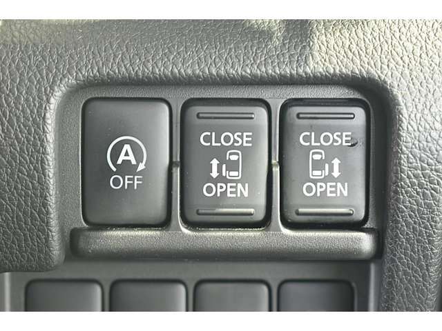 両側オートスライドドア（リモコンキーや室内スイッチ、ドアノブのボタンで開閉出来ます）/左右スライドガラスロールサンシェード/助手席シートバックテーブル付き