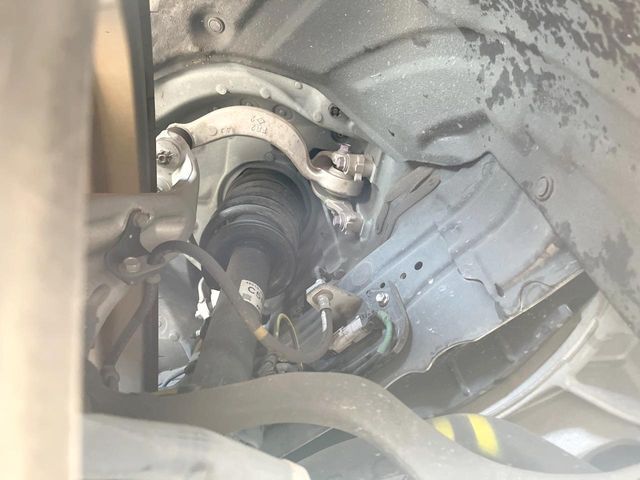 お車を安心してお乗りいただく為には、足回りの定期点検が欠かせません。サービスサポート（有償保証）では無料点検もご提供しており、安心のカーライフをお過ごしいただけるサポート体制が整っています。