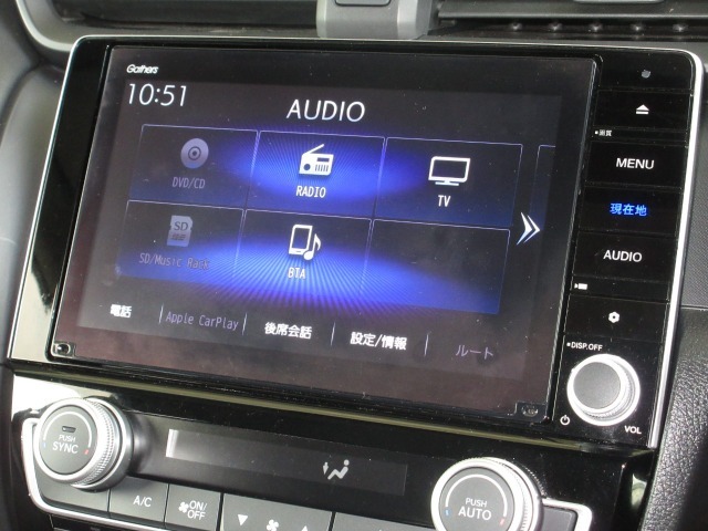 ナビゲーションはギャザズ8インチメモリーナビ（VXU-207SGi）を装着しております。AM、FM、CD、DVD再生、Bluetooth、音楽録音再生、フルセグTVがご使用いただけます。