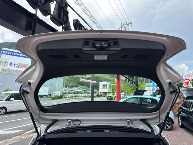 室内もとても綺麗な状態で、使用感もございません。今まで丁寧に扱われてきた事も十分に理解できます☆