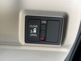 【パワースライドドア】スマートキーや運転席のスイッチでスライドドアの開閉が可能♪電動だから力を入れてドアを開ける必要が無く、小さいお子様でも、重い荷物を持っている時もラクに開け閉めできます♪