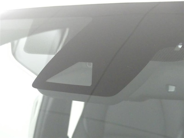 サポカーは、高齢運転者を含めたすべてのドライバーによる交通事故の発生防止・被害軽減対策の一環として、国が推奨する新しい自動車安全コンセプトです。詳しくは販売店スタッフまでおたずねください。