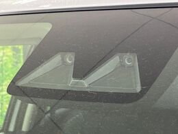 【トヨタセーフティセンス】走行中に前方の車両等を認識し、衝突しそうな時は警報とブレーキで衝突回避と被害軽減をアシスト。より安全にドライブをお楽しみいただけます。