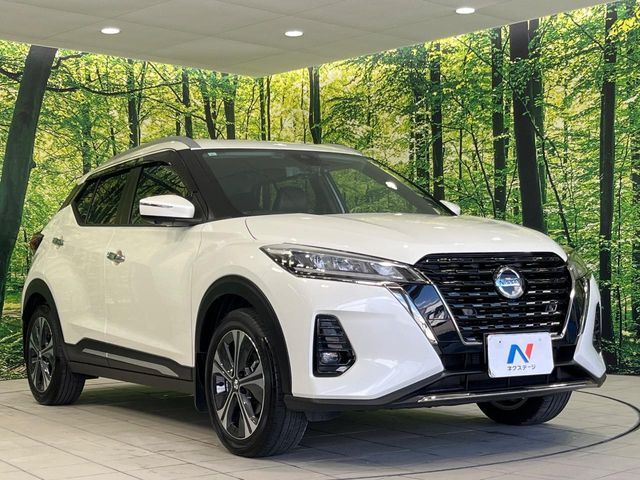 大好評のボディコーティング「弾スプラッシュコート」もご納車までに施工可能。通常のガラスコートと異なる、耐久年数6年の無機質ガラスコーティングが、ボディをキレイな状態に保ってくれます。