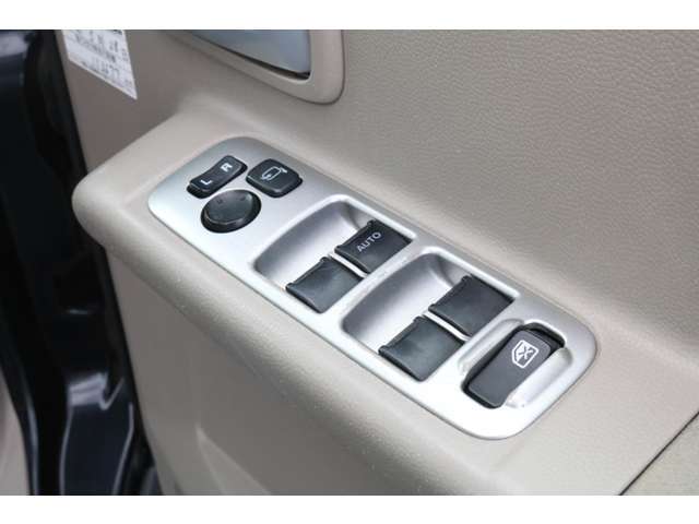 ドアミラー格納とパワーウィンドウスイッチ