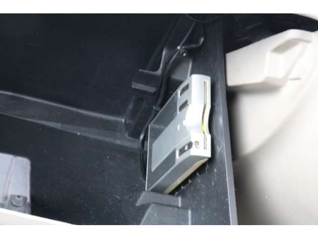 ETCはグローブボックス内に取付られており、既設されているものをそのままお使い頂ける場合は、再セットアップを無料で行わさせて頂いております。