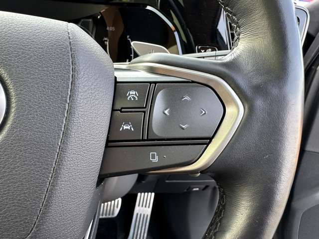 高速道路などで速度を設定するとあとは車がその速度を維持してくれる便利機能！貴方がアクセル操作をする必要はありません！さらにレーダーで前車との距離を測り自動で設定速度内で加減速まで行ってくれます！