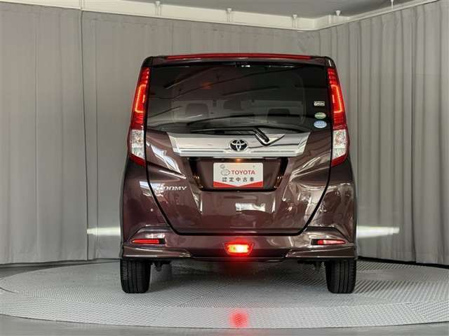 悪天候時に後続車に自車をアピールできるリヤフォグランプ付きです。