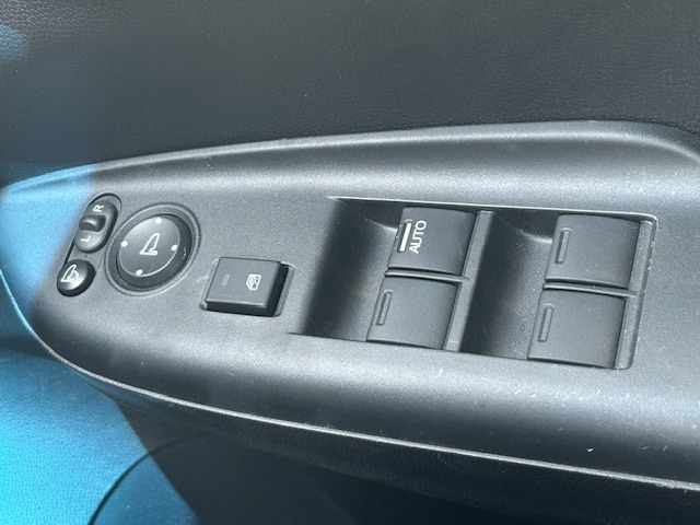 運転席窓操作部スイッチの画像です。
