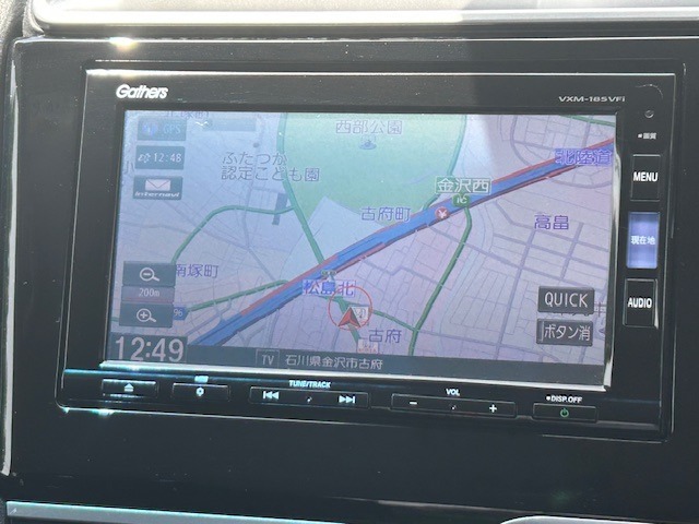 お出かけの際に安心のナビ付です☆バックカメラ機能で駐車もスムーズに行えます。