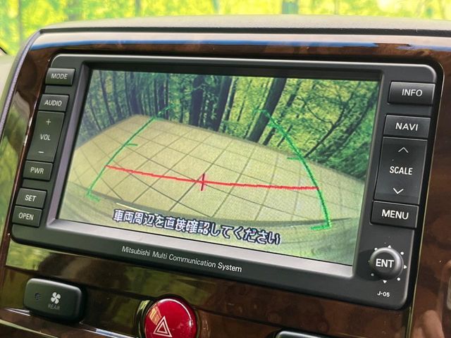 【バックカメラ】駐車時に後方がリアルタイム映像で確認できます。大型商業施設や立体駐車場での駐車時や、夜間のバック時に大活躍！運転スキルに関わらず、今や必須となった装備のひとつです！