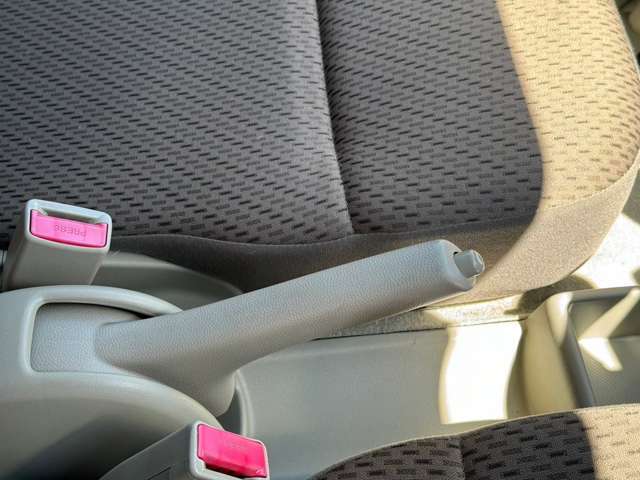 【タイヤハウス】確認し辛い部分はミラー等の道具を使用してしっかりと確認します。