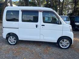 走行、内外装、装備等に関して記載しておりますがあくまでも現車の確認にて判断をお願い致します。