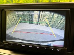 【バックカメラ】駐車時に後方がリアルタイム映像で確認できます。大型商業施設や立体駐車場での駐車時や、夜間のバック時に大活躍！運転スキルに関わらず、今や必須となった装備のひとつです！