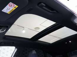 必須メーカーオプションといっても過言では無いと思います！！パノラマサンルーフももちろん装備しています☆