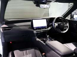 マークレビンソン、パノラマルーフ、ルーフレール、アドバンスドパーク、オレンジキャリパー、後席電動リクライニング、輻射ヒーター、おくだけ充電、純正ドラレコなどをオプション装備しています♪