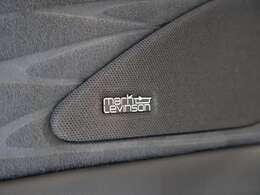 臨場感を響かせる”マークレビンソンプレミアムサラウンドサウンドシステム”を装備♪15スピーカーにより、正確なサウンドステージを実現し、豊かなダイナミクスも持つ音楽の感動を伝えます！