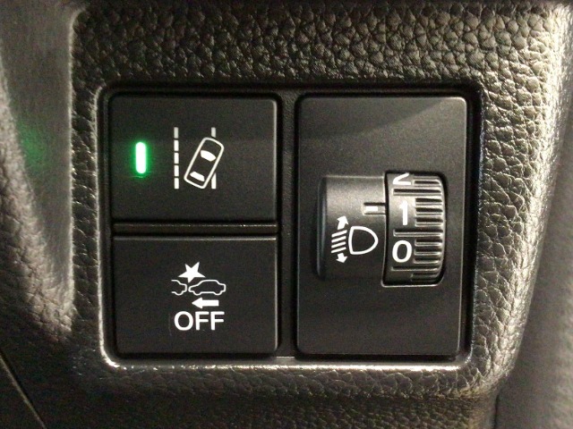 ホンダが推し進める総合先進安全装備のセンシング搭載！　衝突や斜線はみだしなどの危険が予測される時、センサーが警告。ヒューマンエラーを高度先進技術が補完してくれます。