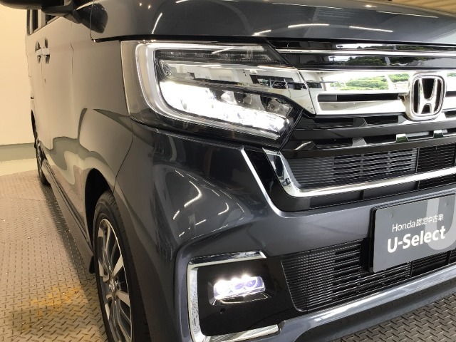 【LEDヘッドライト】ディスチャージヘッドライト（HID）と同等の明るさで、夜道や雨天走行が明るく視界良好！！　フォグライトも装備で、安心感さらにUPです♪安心ドライブを楽しんで下さい♪