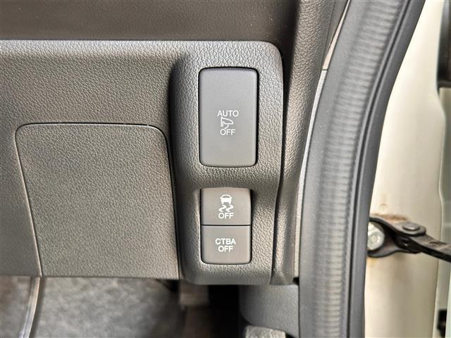 【シティブレーキアクティブシステム（CTBA）】低速走行時に、自車が、前方の車両のほぼ真後ろから追突するおそれがあるときに、運転者のブレーキ操作を支援します！機能には限界があるためご注意ください。