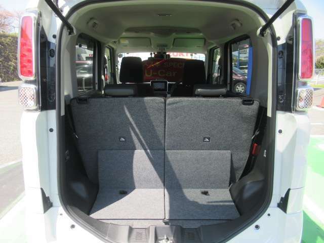 ラゲッジスペースの画像です。軽自動車ですが開口部も広いので荷物も載せやすいです！