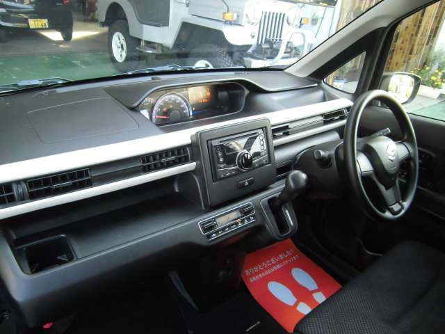広い視界にゆったりとした足元で運転もラクラクですね！シンプルな操作系で女性にもお勧めです♪