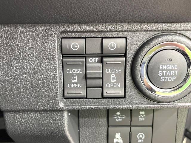 【両側パワースライドドア】スマートキーや運転席のスイッチで後席両側スライドドアの開閉が可能♪電動だから力を入れてドアを開ける必要が無く、小さなお子様でも簡単に開け閉めでき快適です♪