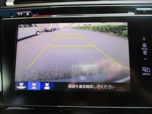 バックモニターが付いてますので、バック駐車も楽々です♪