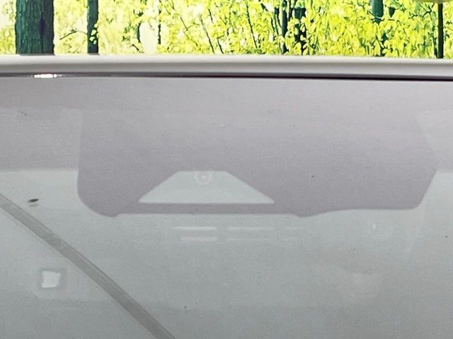 【トヨタセーフティセンス】走行中に前方の車両等を認識し、衝突しそうな時は警報とブレーキで衝突回避と被害軽減をアシスト。より安全にドライブをお楽しみいただけます。