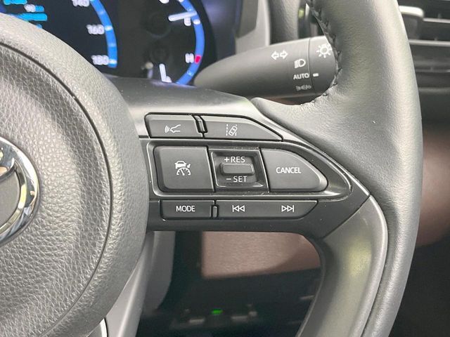 【レーダークルーズコントロール】高速道路での長距離走行が楽に！！自動で速度を保つクルーズコントロールが、衝突軽減システムと連携し、前方の車両を感知して車間を保つように速度調節してくれます！！