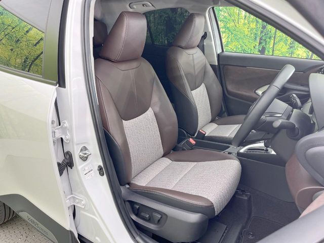 運転席シート廻りは使用感も少なく、良好な状態となっています。前オーナー様が丁寧に使っていたことがよくわかりますね。