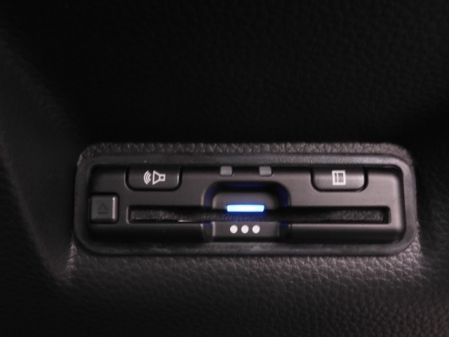 今や必需品の◆ETC車載器　装備車◆　有料道路を利用する際にスムースに通過でき、わずらわしい料金支払いから開放されます！