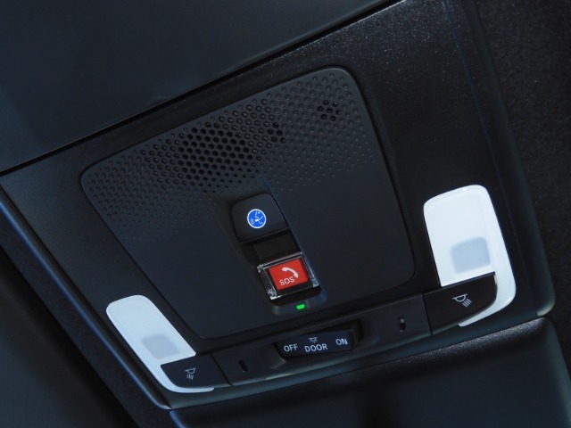 新世代コネクテッド技術「Honda CONNECT」搭載。緊急時にオペレーターのサポートを受けることも可能です。