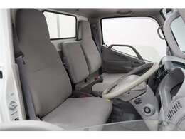 蒸れにくく快適な座り心地です。布なので滑りにくく耐久性が高く念入りなお手入れがいらないというメリットがあります。